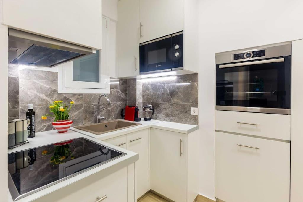 A Newly Fully Renovated Studio Athena Bagian luar foto