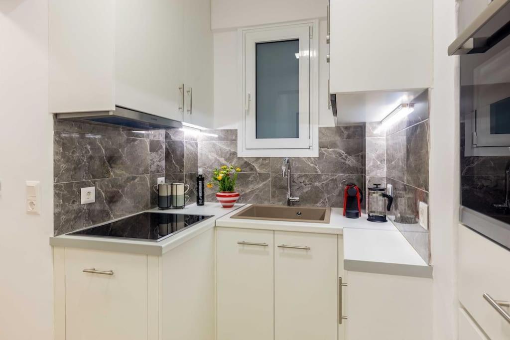 A Newly Fully Renovated Studio Athena Bagian luar foto